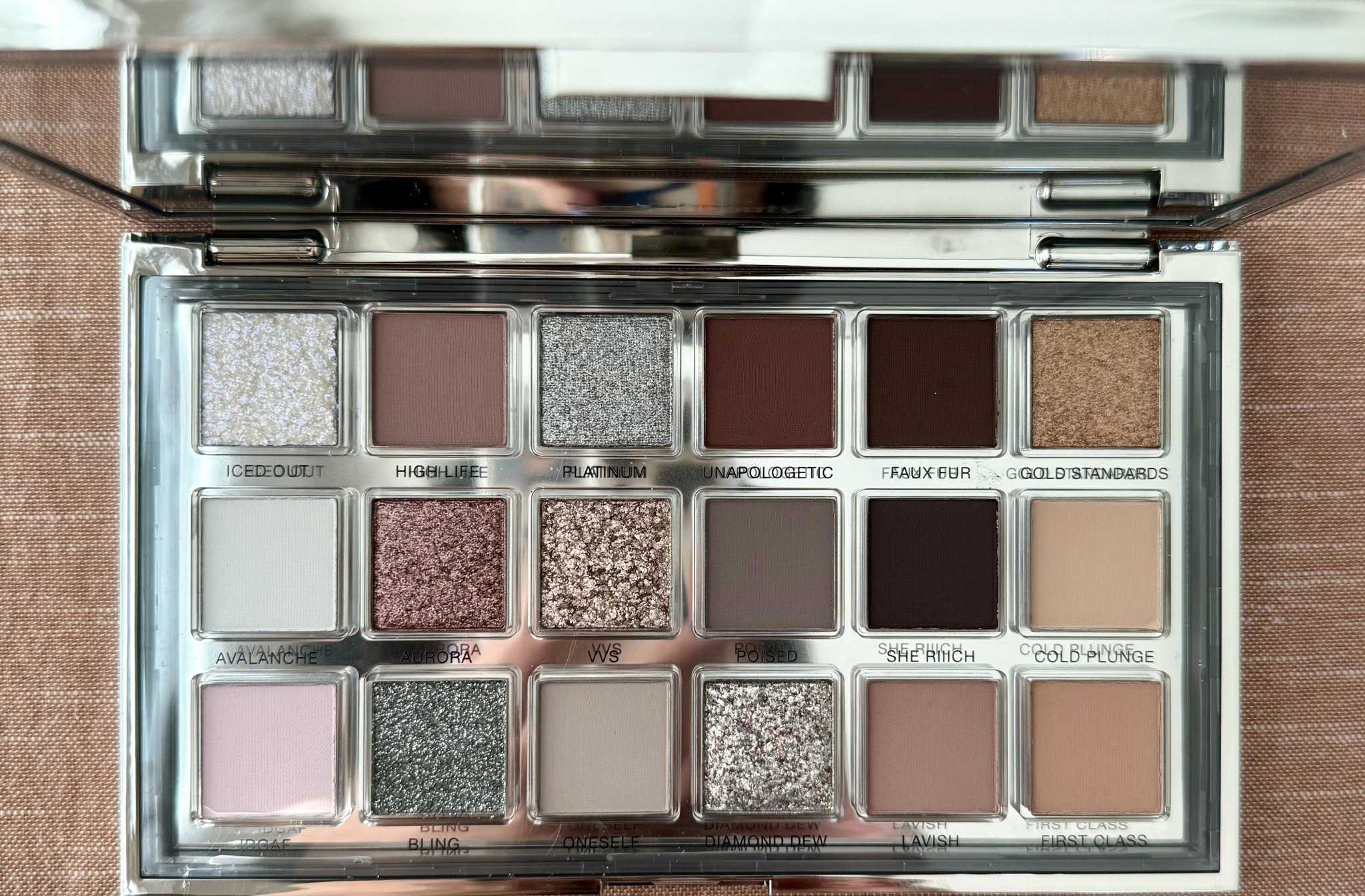 Picture of Huda Beauty Icy Nude Eyeshadow Palette